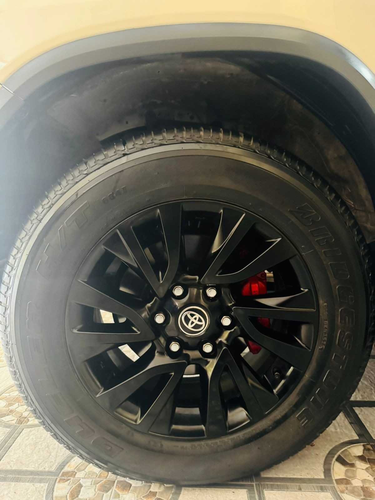 Toyota Fortuner 4x4 - Image 7